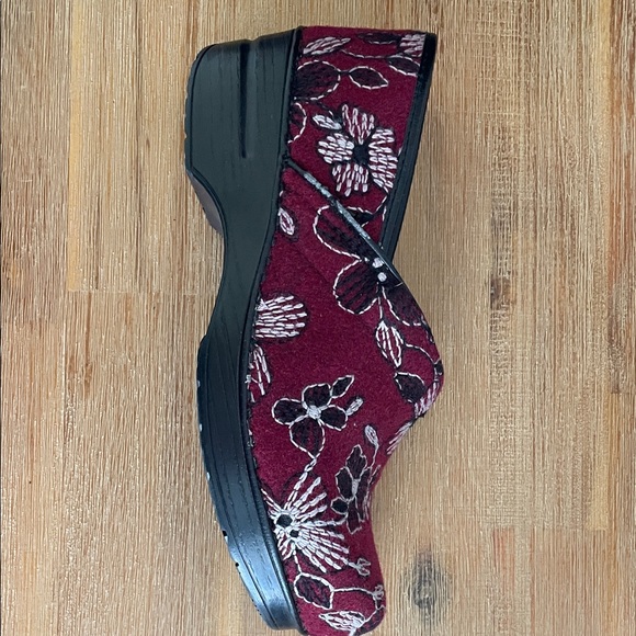 Dansko Women's Red Floral Mules - Picture 6 of 6